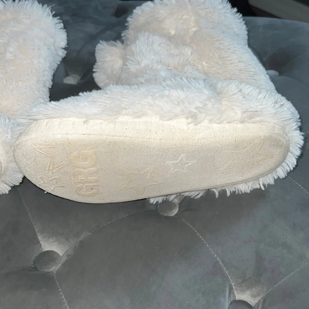 Slippers - Picture 3 of 3